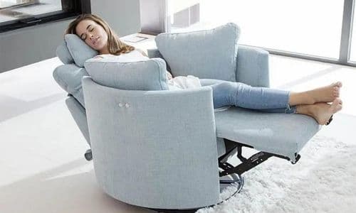 Pros and Cons of Sleeping in a Recliner: Is it Good for You?