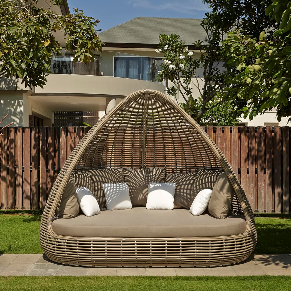 Shade Daybed