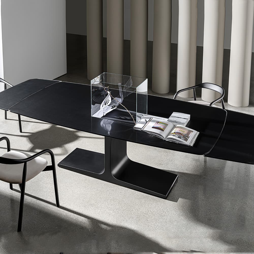 Palace Shaped Extensible Dining Table By FCI London