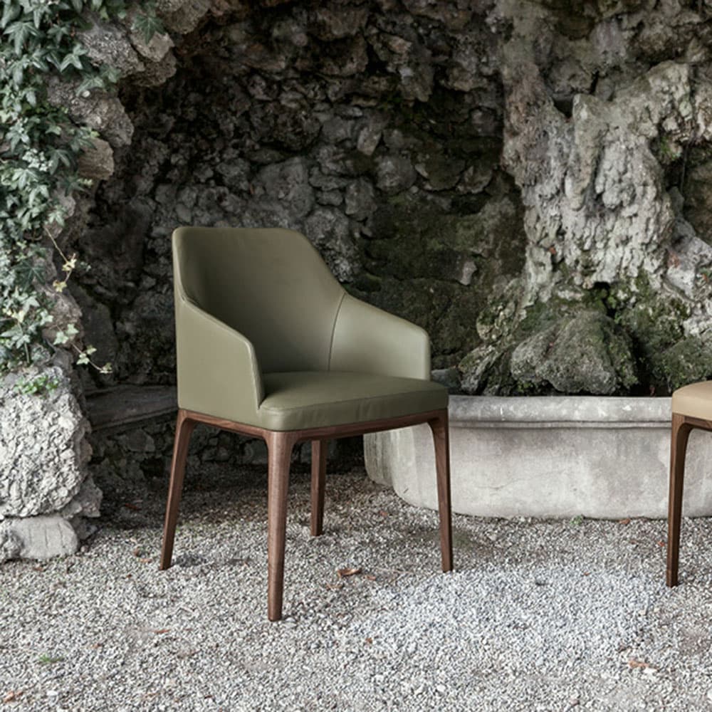 Amanda Comfort Armchair by Alivar