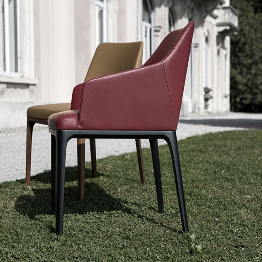 Amanda Comfort Armchair by Alivar