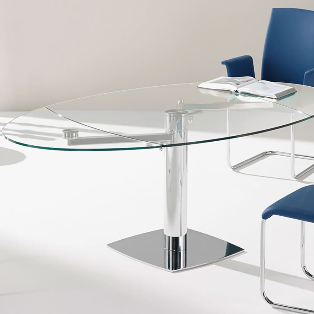 Titan Dining Table by Draenert