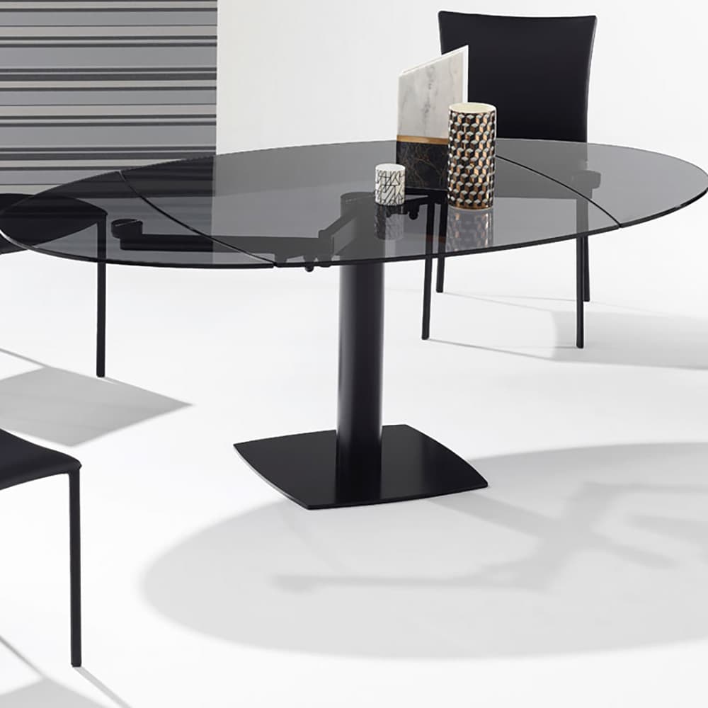 Titan Dining Table by Draenert