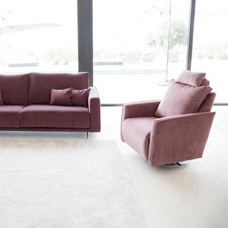 Bonne Recliner by Fama