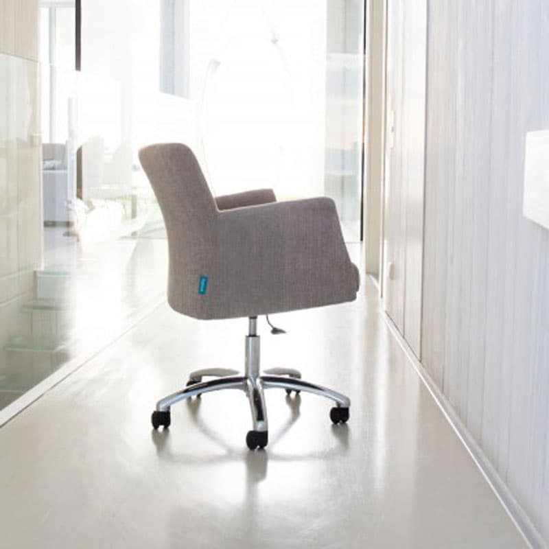 Elvis Swivel Chair by Fama