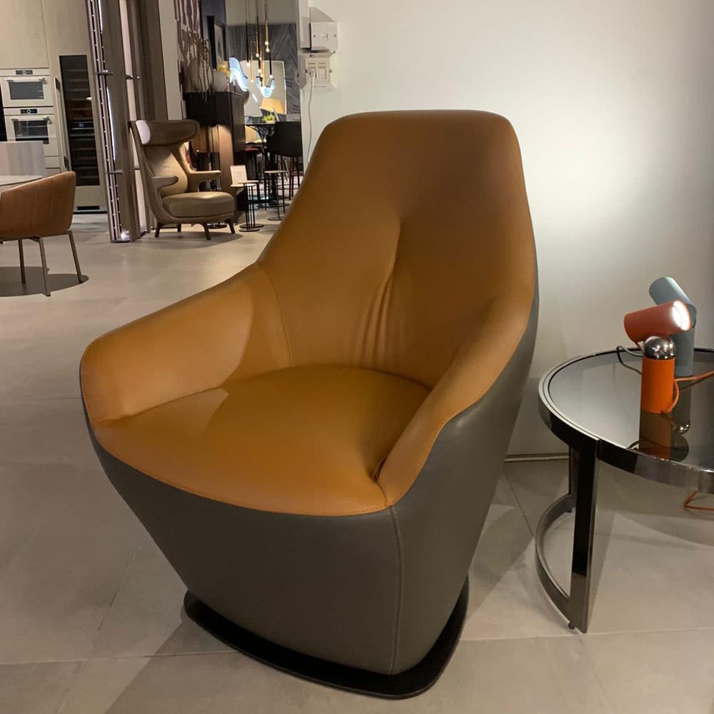 Cantate Sviwel Armchair by Leolux