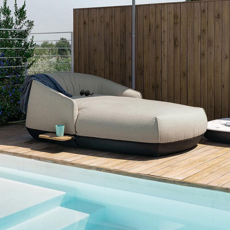 Brioni Outdoor Lounge by Kristalia