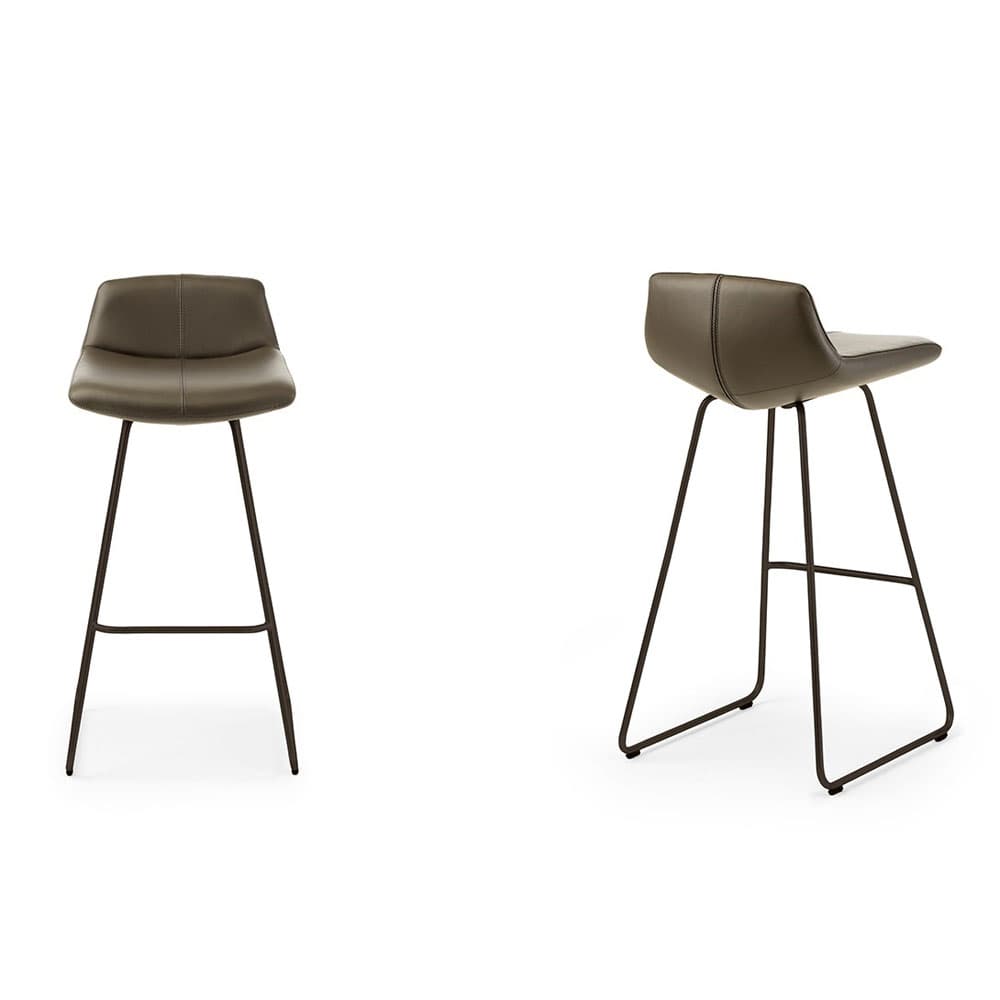 Caron Bar Stool by Leolux