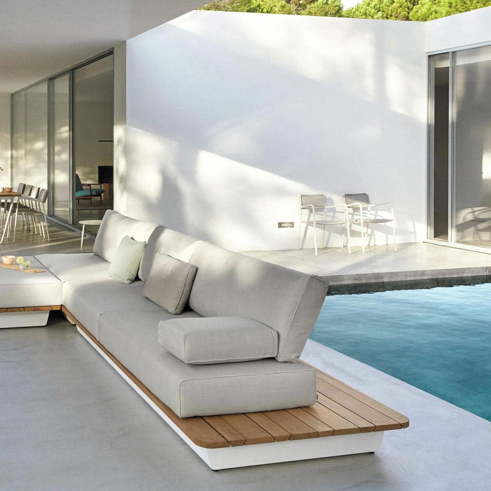 Echo Outdoor Armchair by Manutti