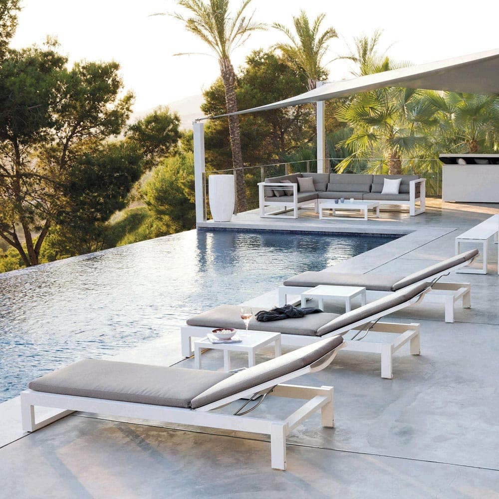 Fuse Sun Lounger by Manutti