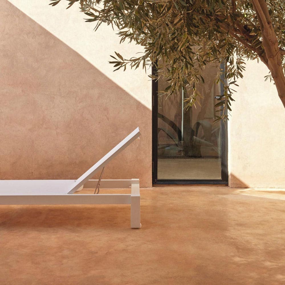 Fuse Sun Lounger by Manutti