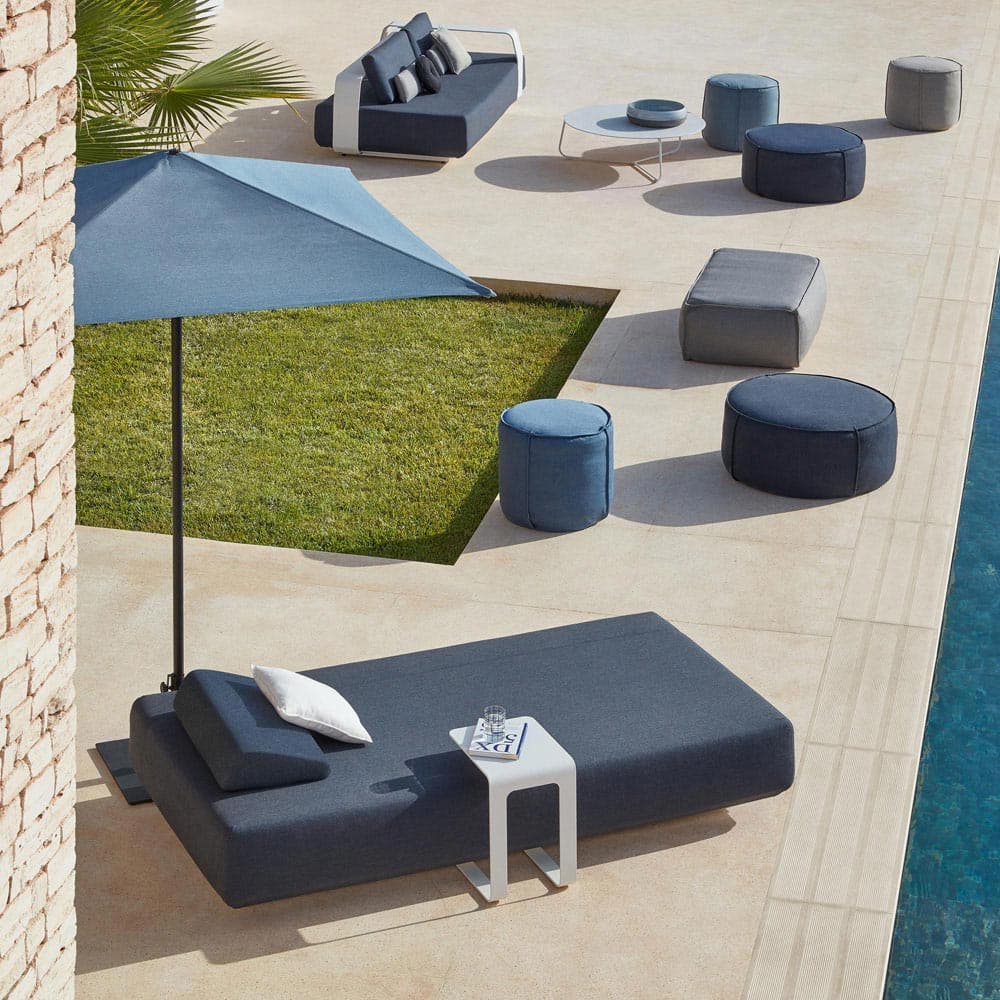 Kumo Sun Lounger by Manutti