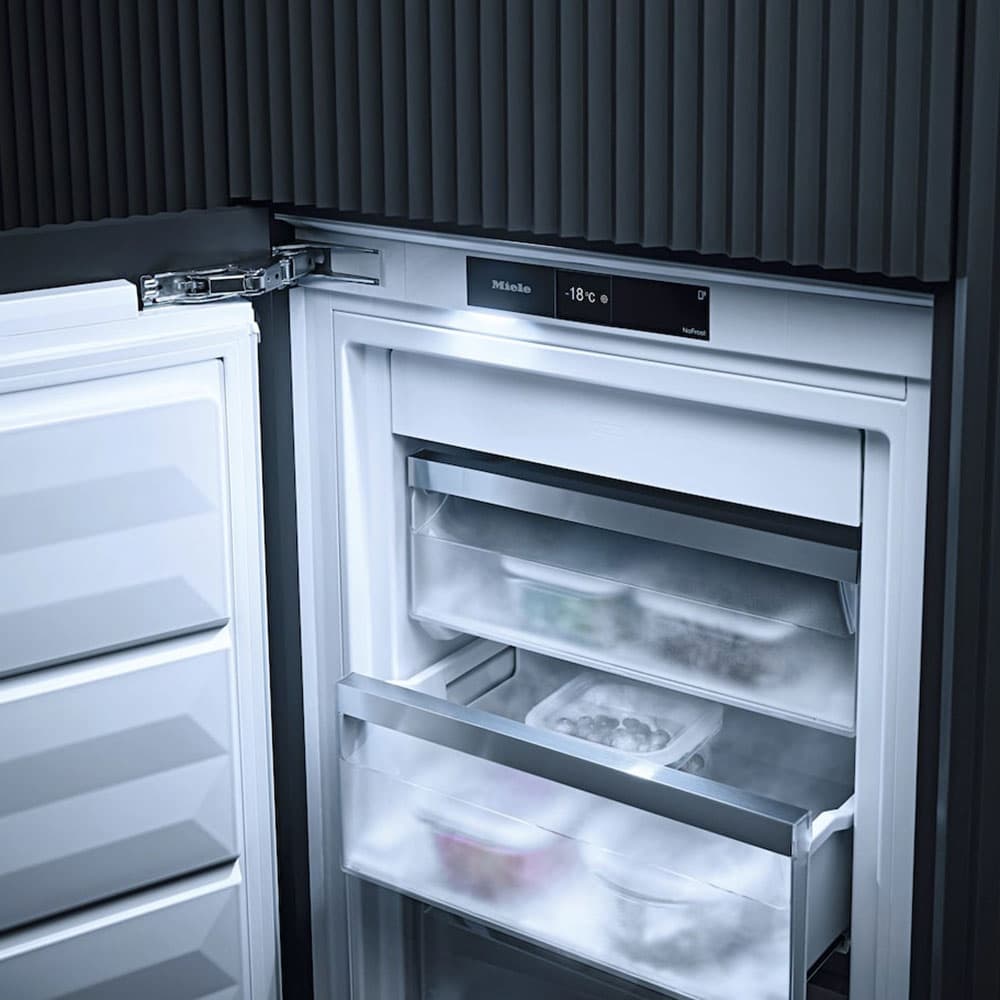 Fns 7770 E Built-In Fridge & Freezer by Miele