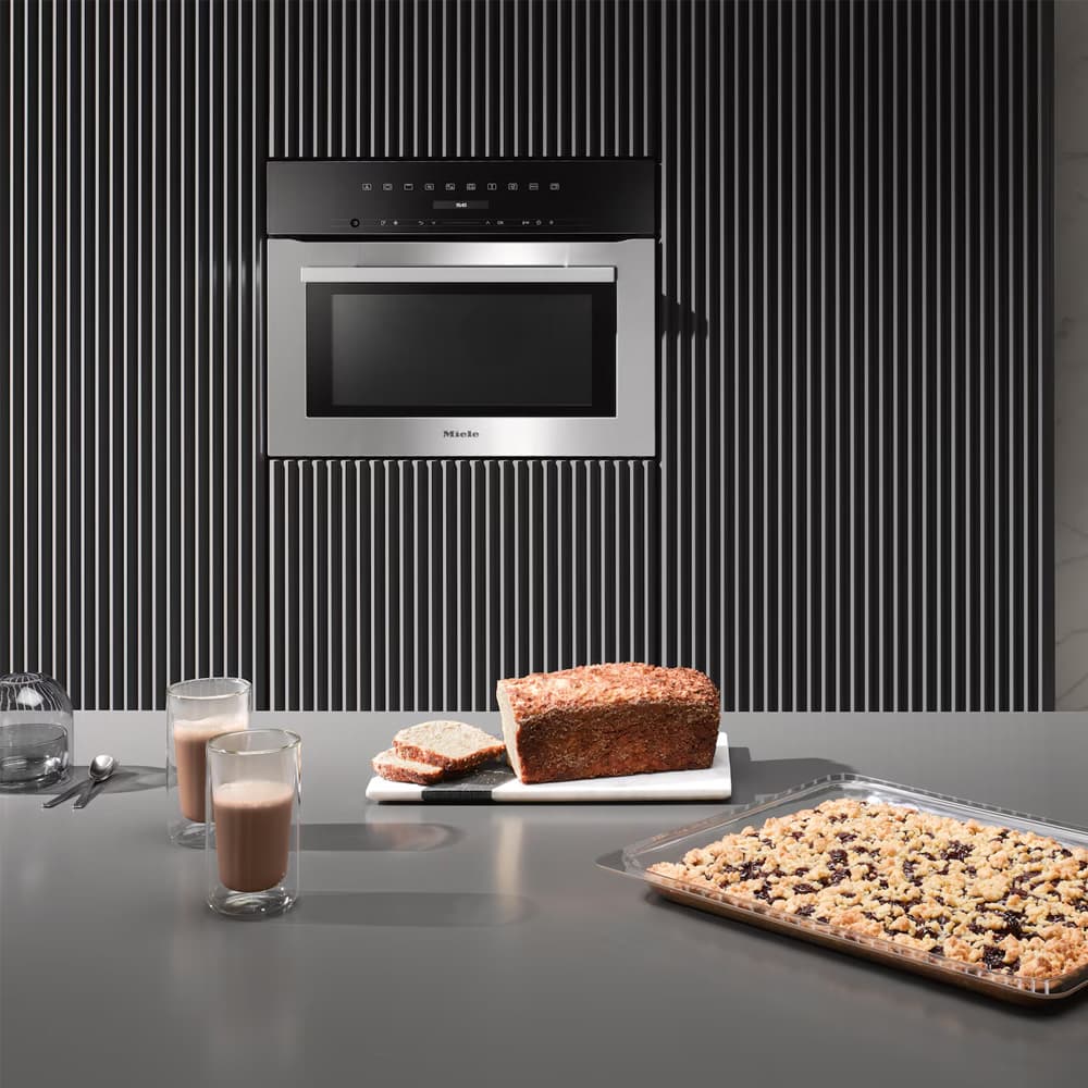 H 7140 Bm Built In Oven by Miele