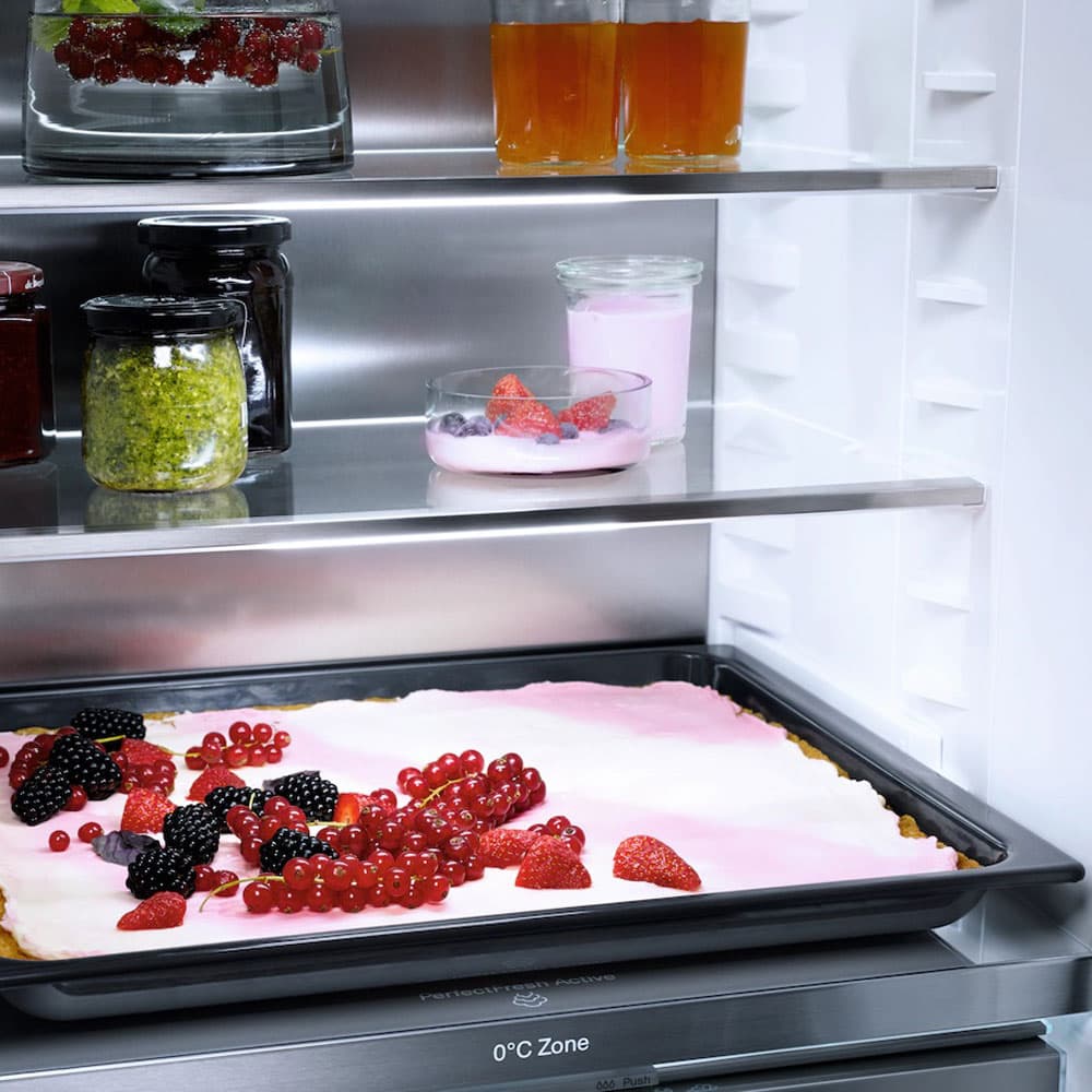 K 7433 E Built-In Fridge & Freezer by Miele