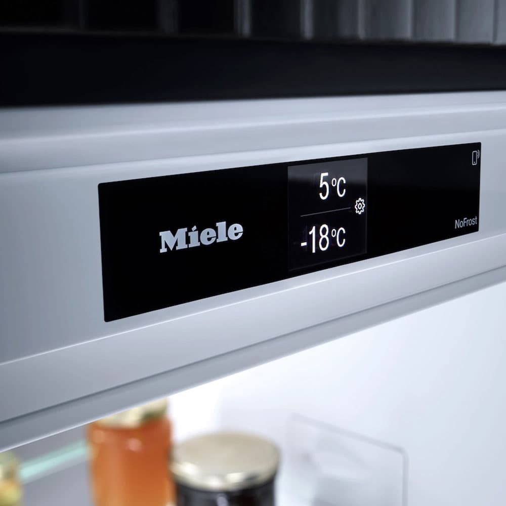 K 7733 E Built-In Fridge & Freezer by Miele