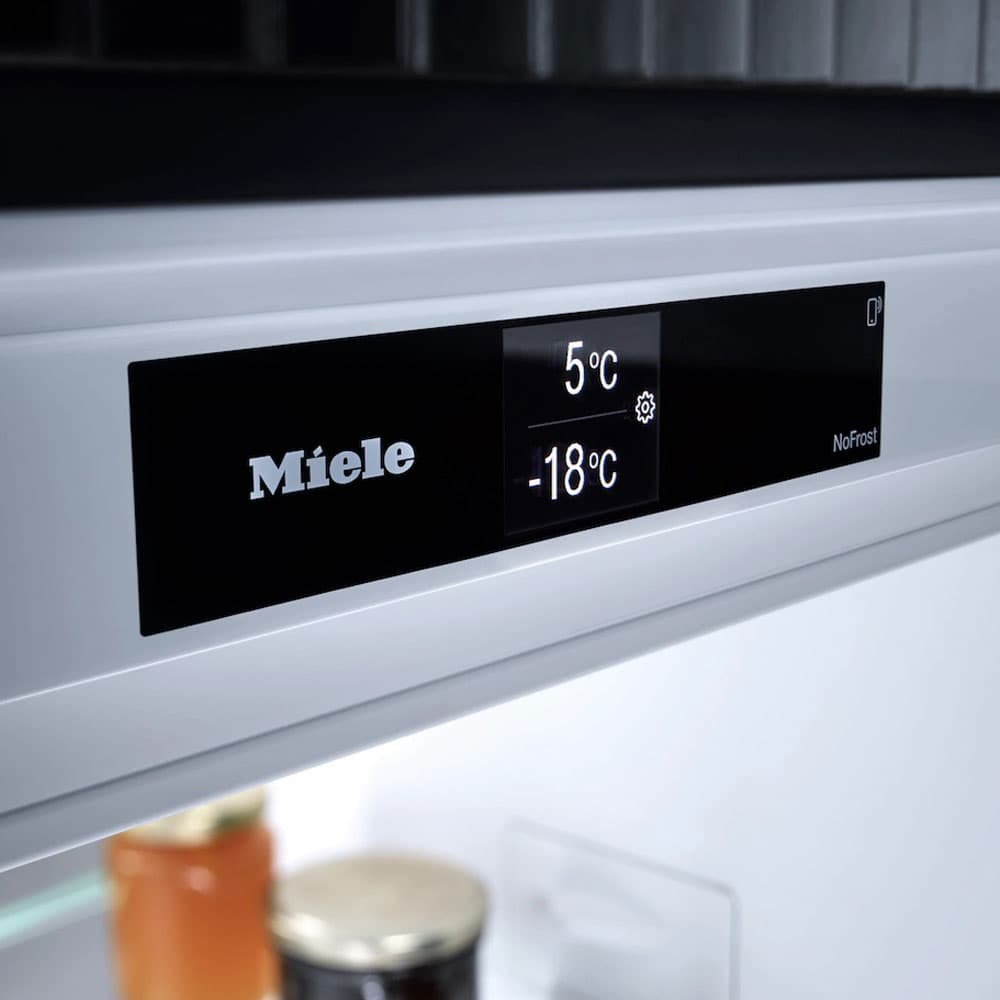 Kfn 7764 D Built-In Fridge & Freezer by Miele