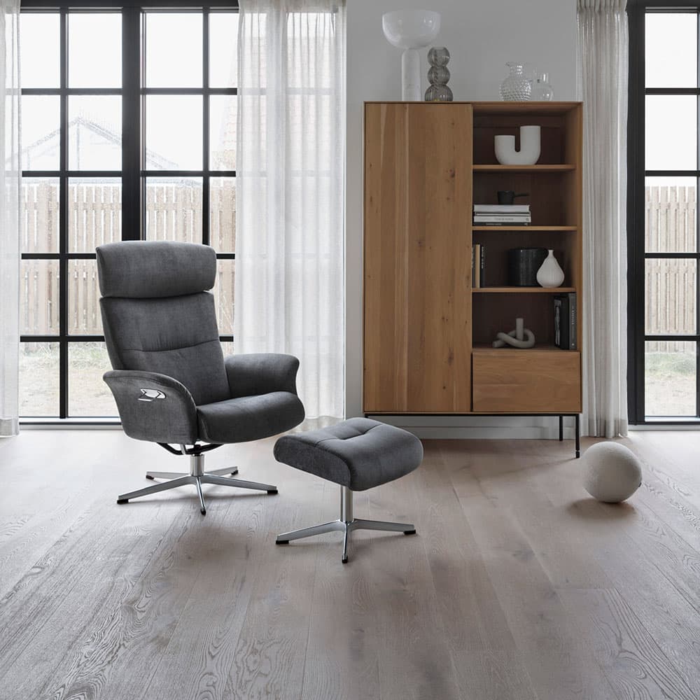 Master Classic Swivel Chair | Naustro Unwind Collection | FCI London