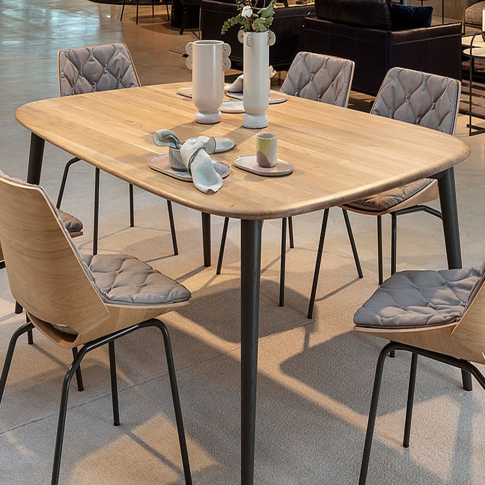 900 Dining Table By FCI London