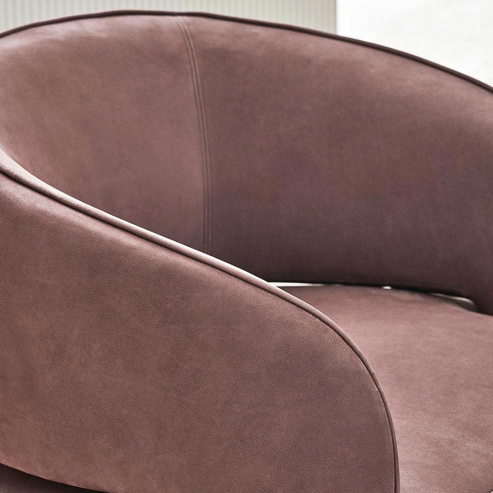 Ambra Armchair by Rugiano