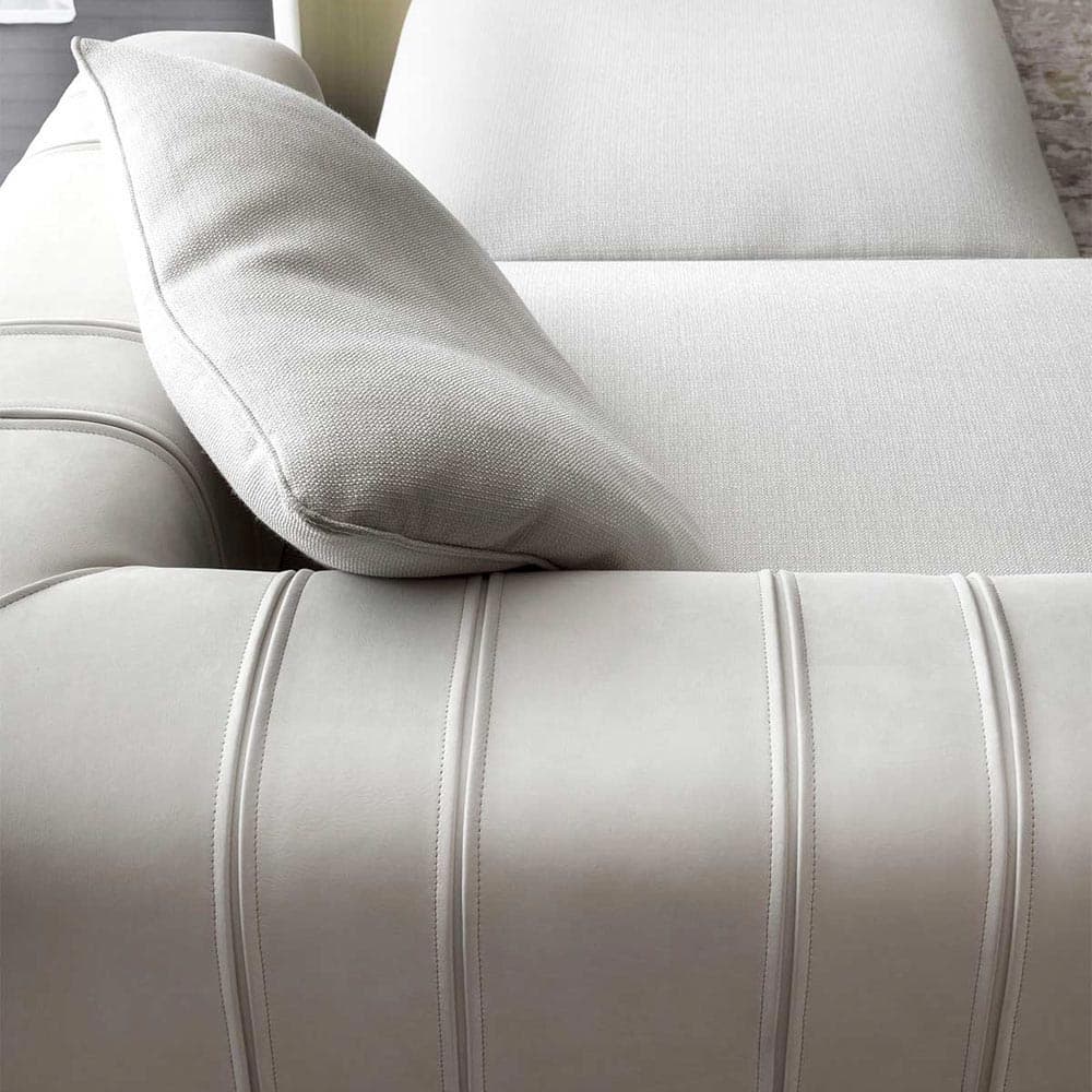 Luz Sofa by Rugiano