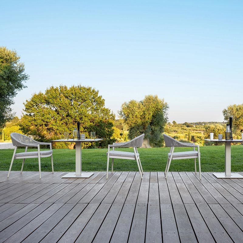 Clever Outdoor Lounge by Varaschin